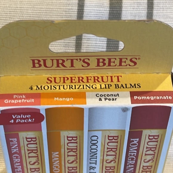🔥BURT’S BEES🔥SUPER FRUIT 4PK MOISTURIZING LIP BALM NIB STOCKING STUFFER ITEM - Picture 3 of 6
